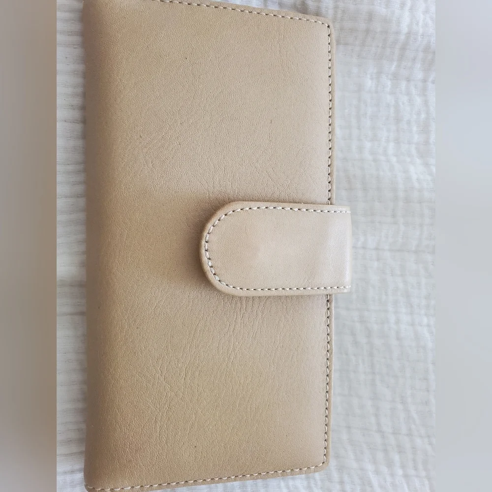 💎$3 WITH BUNDLE💎 Tan Leather Wallet